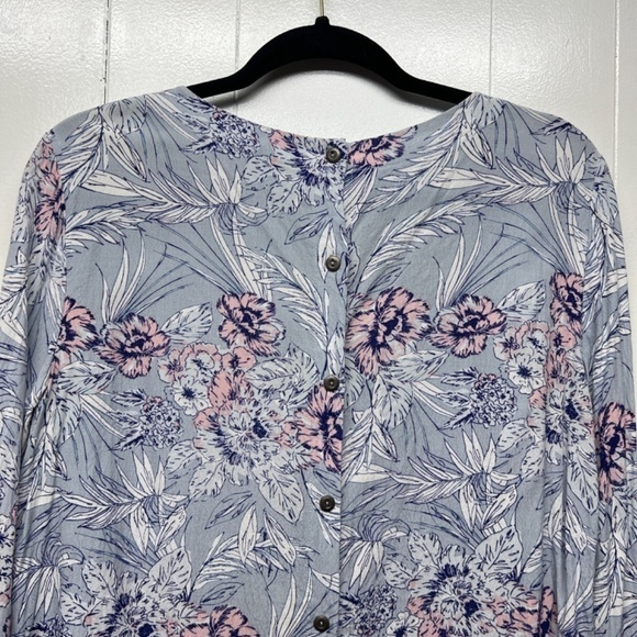 ASTR Floral Long Sleeve Boxy Cropped Top Women's Size Medium Buttoned Back - Picture 7 of 11